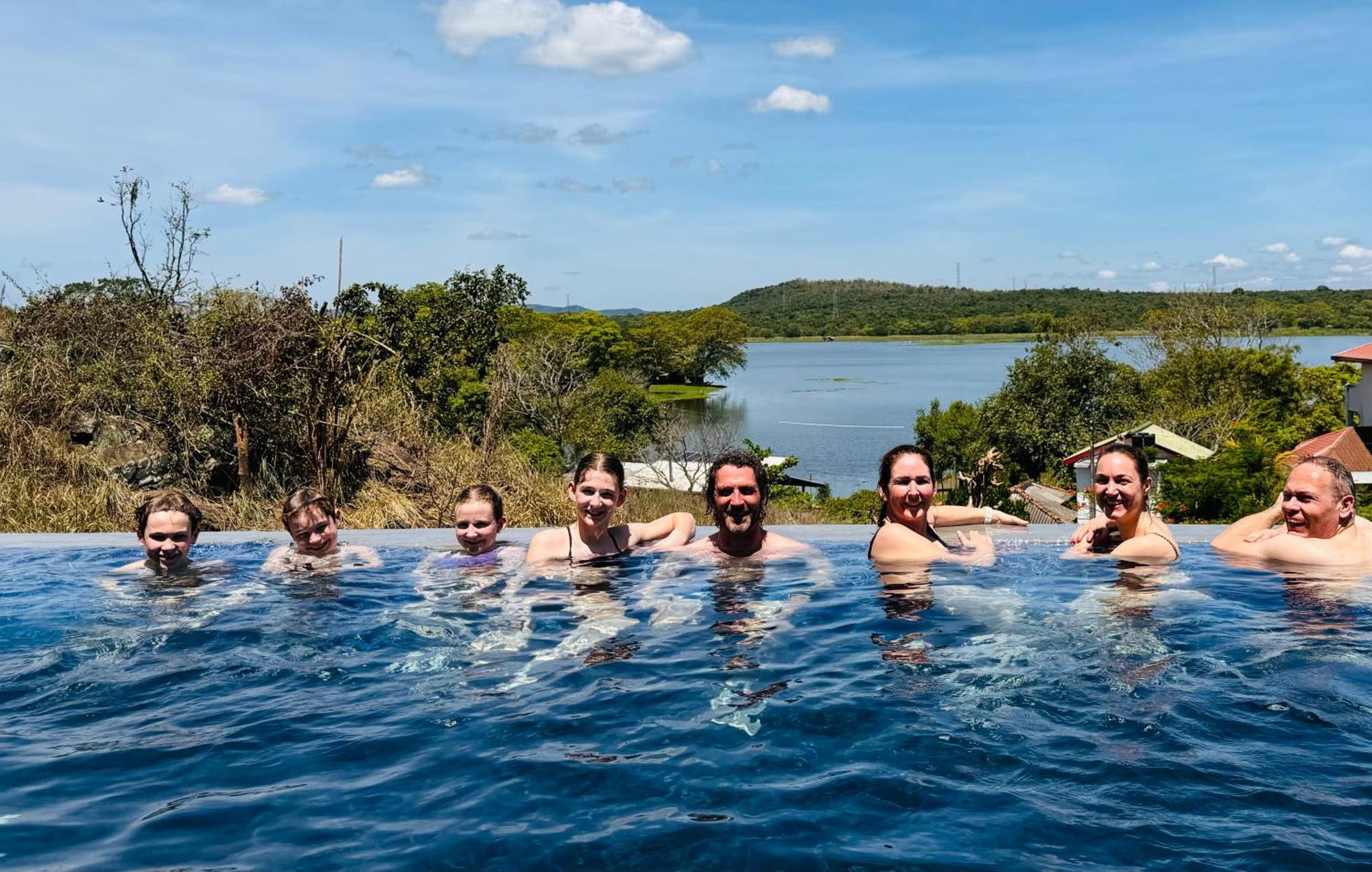 Sundown Lake Hotel & Spa Habarana Exterior foto