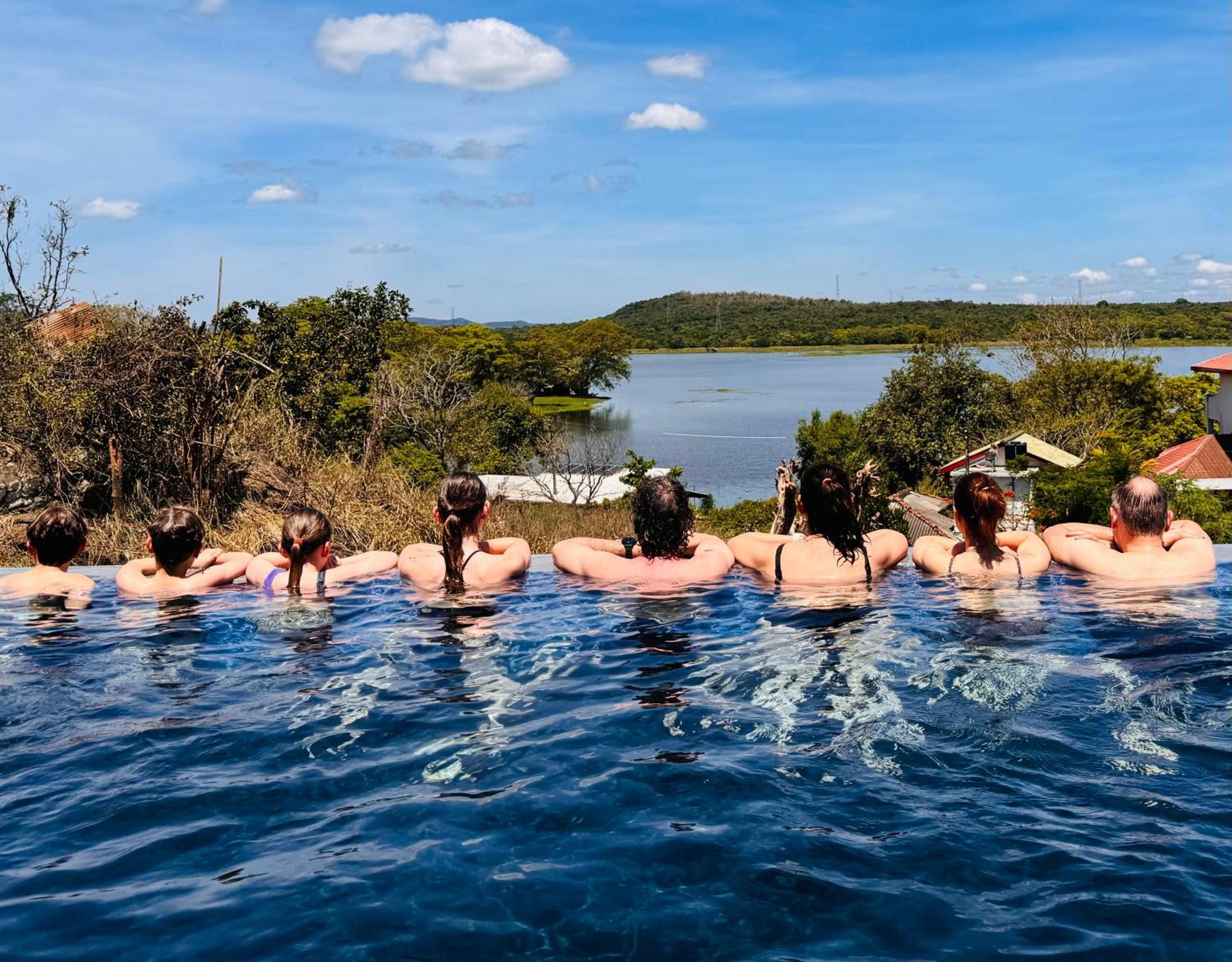 Sundown Lake Hotel & Spa Habarana Exterior foto